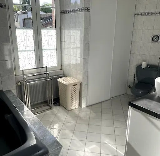 Maison Aux Volets Bleus בית נופש פוזוז'