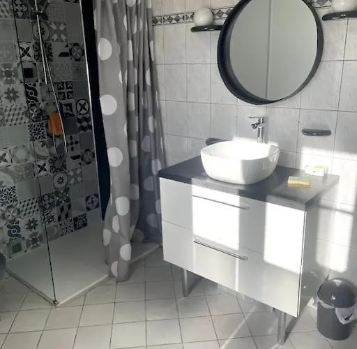 Maison Aux Volets Bleus *