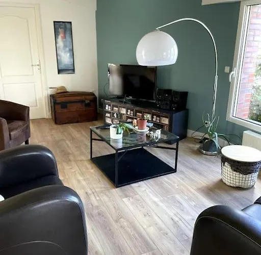 Maison Aux Volets Bleus *