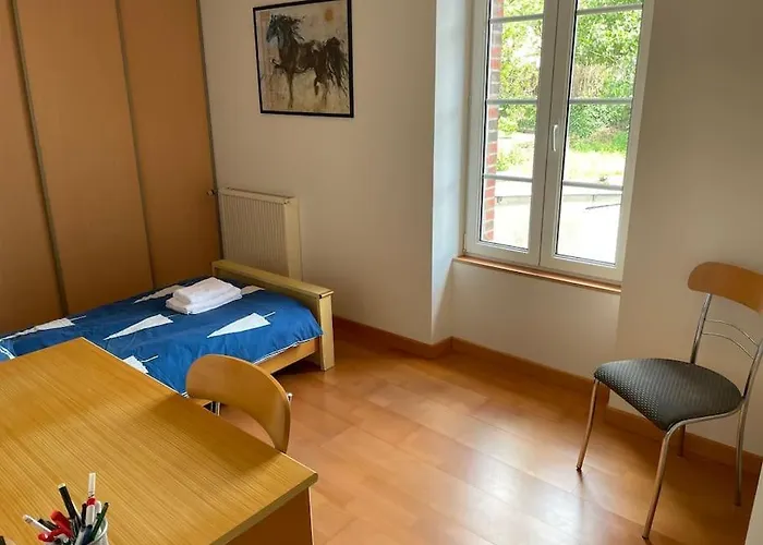 Maison Aux Volets Bleus בית נופש פוזוז'